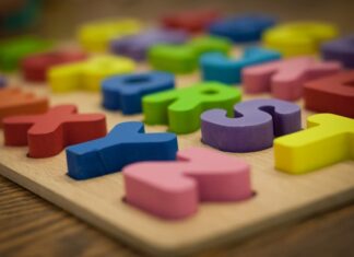 Zabawki edukacyjne a rozwijanie kreatywności dziecka - jakie modele warto wybrać?