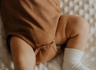 Jakie są najwygodniejsze ubrania niemowlęce dla rodziców i jakie są ich zalety?