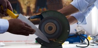 Pod jakim kątem ostrzyc pełne dłuto?