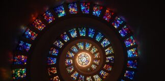 Jak wyciąć okrągły otwór?