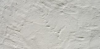 Czy zwykłymi farbami można malować jajka?