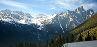 Ile waży naczepa plandeka?