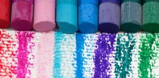 Co można dać zamiast octu do barwienia jajek?