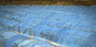 Jak Napiąć plandekę?